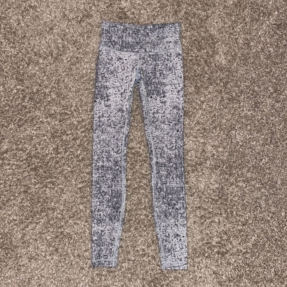 Speckled Lululemon leggings with pocket